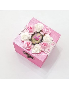 Cutie cu Pernuta verighete nunta roz trandafiri albi roz dantela mireasa
